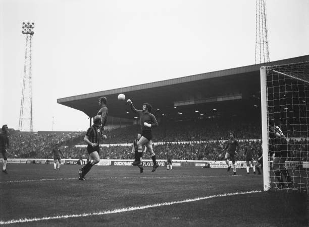 進階技巧：實況足球手游挑球過頂?shù)膶崙?zhàn)應(yīng)用