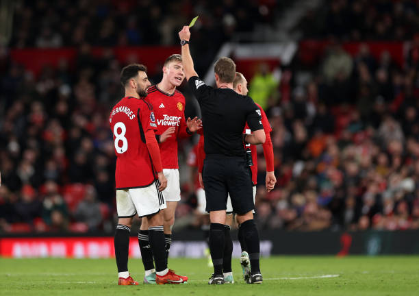 歐冠新賽季用球設(shè)計(jì)解析：星形圖案與熒光黃的完美結(jié)合