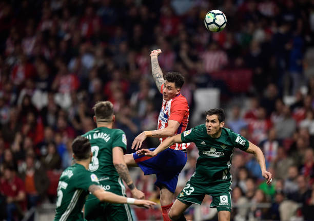 任意球完整教學(xué)：從助跑到射門(mén)全解析