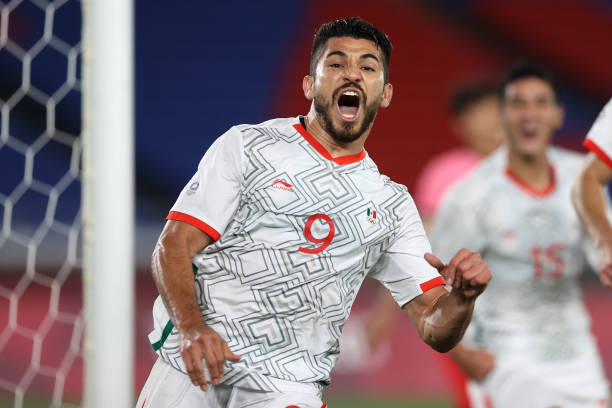 不看球門也能進(jìn)！史上最騷腳后跟進(jìn)球TOP10