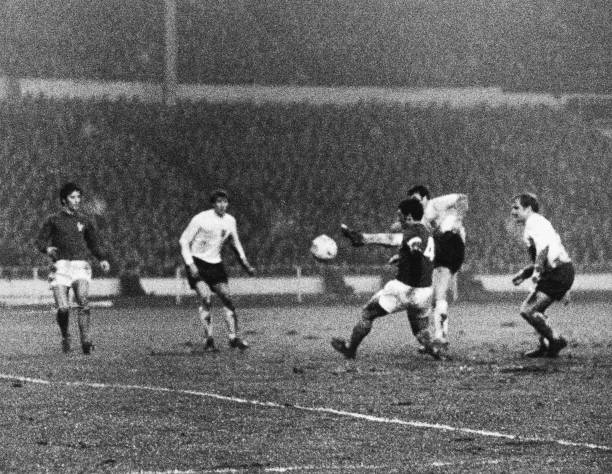 歐冠資格賽爭(zhēng)議判罰：哪些關(guān)鍵比賽改變命運(yùn)？