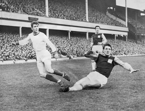 邊路傳中高效打法：盤(pán)點(diǎn)3大經(jīng)典陣型及實(shí)戰(zhàn)應(yīng)用