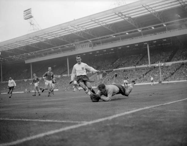 邊線球發(fā)球與比賽戰(zhàn)術(shù)：規(guī)則允許范圍內(nèi)的創(chuàng)新運用