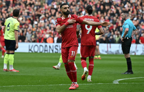 梅西的魔法弧線！盤點(diǎn)那些讓對(duì)手門將崩潰的任意球