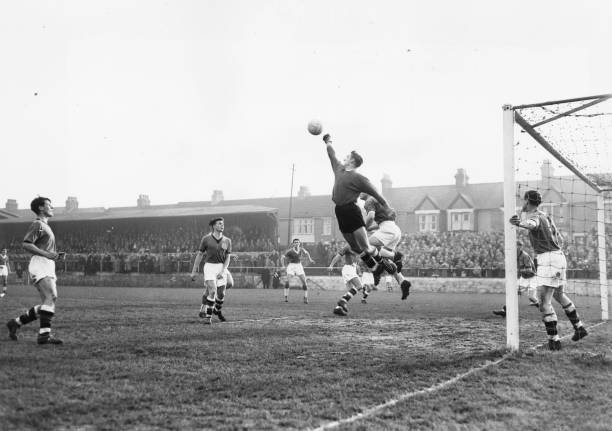 邊路傳中戰(zhàn)術(shù)詳解：哪些陣型能最大化傳中成功率？