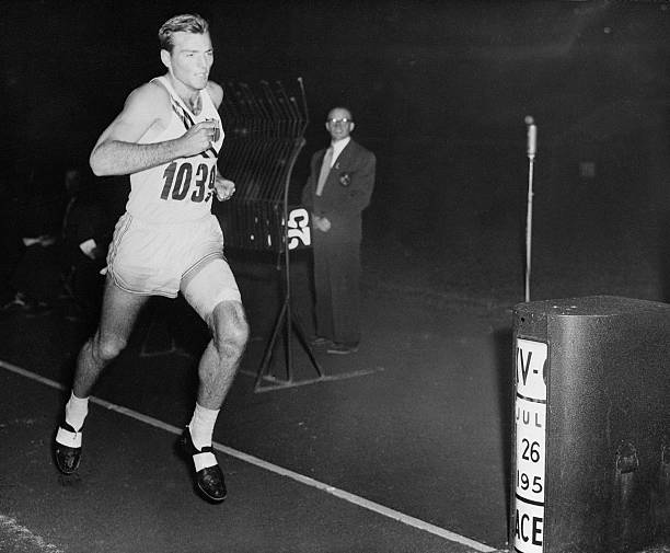 中國(guó)首位奧運(yùn)乒乓球金牌得主是誰(shuí)？