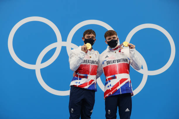 伏明霞與梁錦松：豪門婚姻中的子女教育