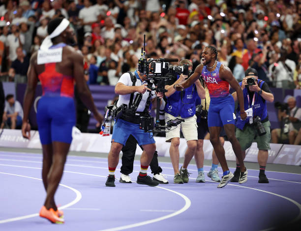 全紅嬋現(xiàn)身家鄉(xiāng)，與鄉(xiāng)親親切互動(dòng)