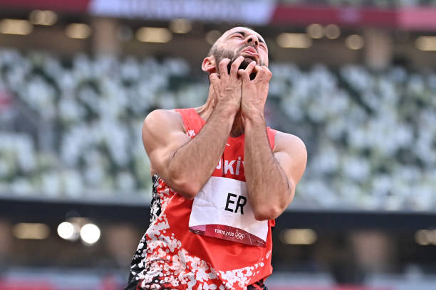 陳芋汐父母罕見合影曝光，溫馨家庭氛圍引關注