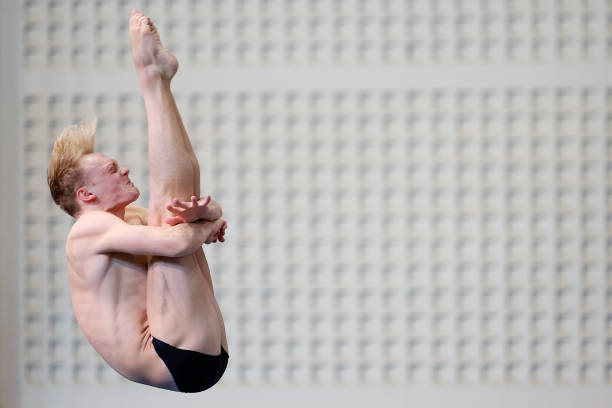 蘇炳添創(chuàng)造歷史！9秒83刷新亞洲百米紀(jì)錄