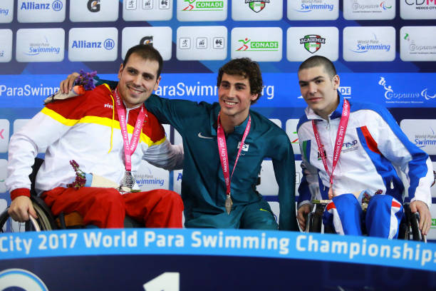 男人夢見游泳，預(yù)示財富即將到來