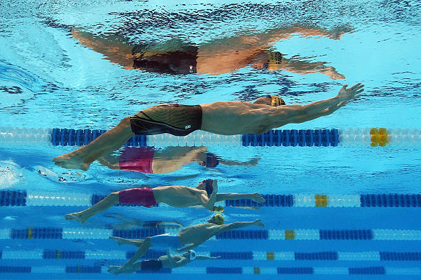 躺著就能游！十分鐘輕松掌握仰泳入門技巧（完整視頻