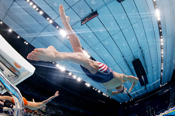 游泳運動員考級內(nèi)容進階：從基礎動作到高難度技巧