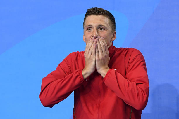 游泳池游泳會(huì)感染艾滋病嗎？真相揭秘