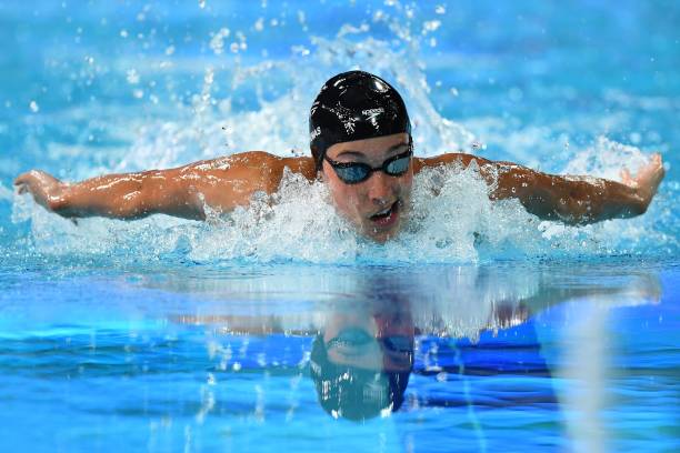 游泳轉(zhuǎn)身動作分解教學(xué)：提高比賽成績的關(guān)鍵技巧