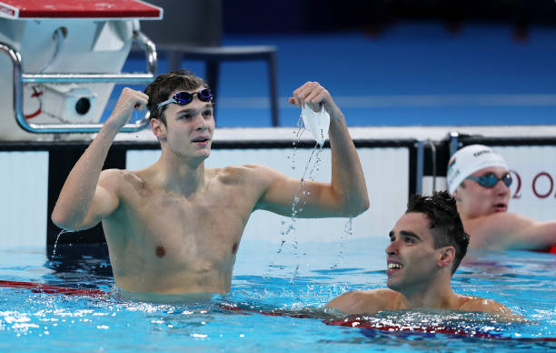 蛙泳腿部動(dòng)作四階段：收、翻、蹬、夾與滑行的常見錯(cuò)誤與糾正