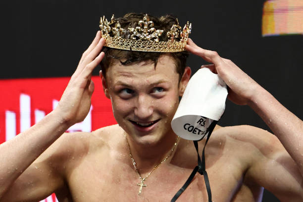 水中的友誼：和朋友們一起游泳的日子