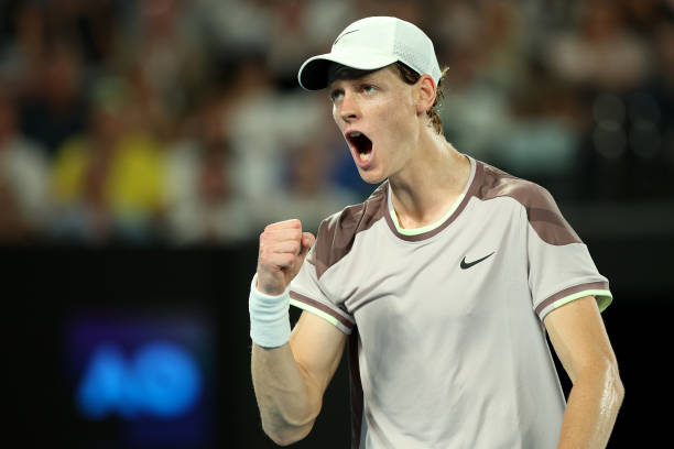 鄭欽文今晚比賽精彩瞬間:關(guān)鍵破發(fā)與完美防守