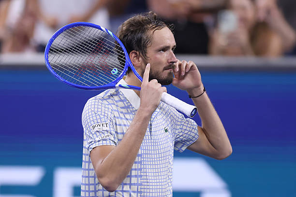 溫網(wǎng)2021：德約科維奇橫掃貝雷蒂尼，實現(xiàn)三連冠偉業(yè)