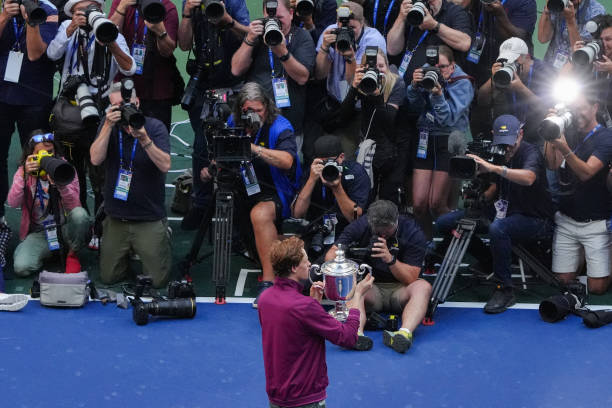 青少年網(wǎng)球培養(yǎng)：科學(xué)訓(xùn)練與成長規(guī)劃 （精準(zhǔn)定位青少年群體）