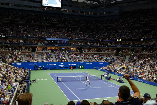 比賽中球觸網(wǎng)后繼續(xù)擊球是否犯規(guī)？