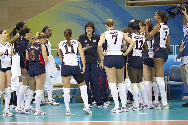 排球顛球常見(jiàn)問(wèn)題解答：手型、力度和節(jié)奏如何把握