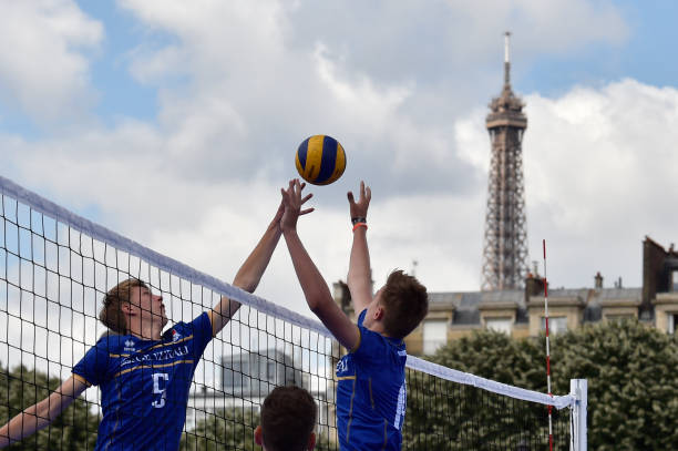 排球入門指南：小學(xué)生必學(xué)的站位與移動(dòng)技巧