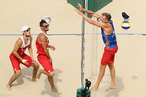 排球一傳的核心要領(lǐng)：手型、墊擊點與力量緩沖