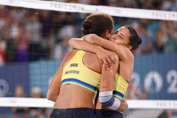 副攻手如何通過(guò)攔網(wǎng)和快攻影響比賽局勢(shì)