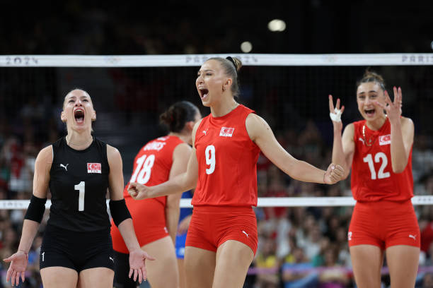 收藏級：朱婷各個時期對比照片，見證巨星成長軌跡