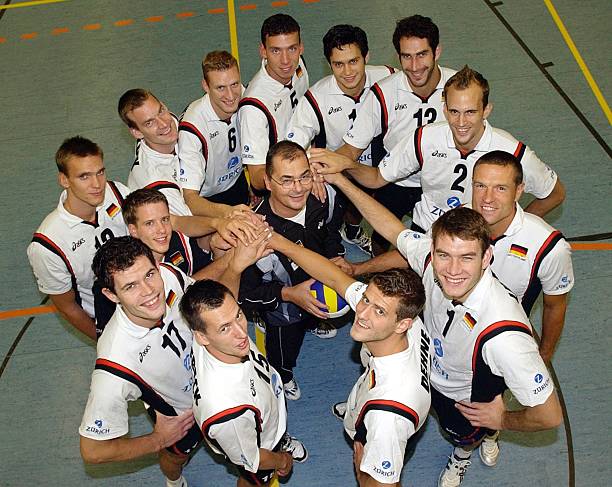 從場地尺寸看排球比賽規(guī)則：長寬如何影響戰(zhàn)術(shù)布局？