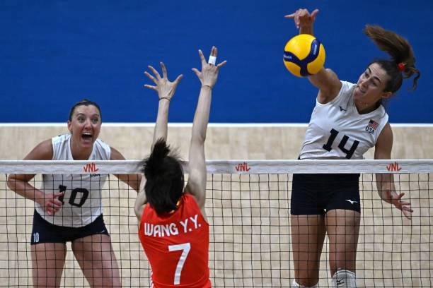 排球發(fā)球站位圖解：不同發(fā)球方式的位置選擇