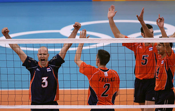 排球過(guò)中線犯規(guī)圖解：規(guī)則詳解與判罰標(biāo)準(zhǔn)