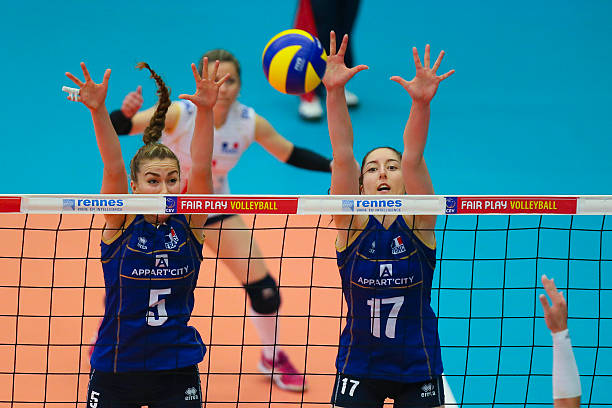 顛球動作要領(lǐng)解析：手型、姿勢與發(fā)力技巧