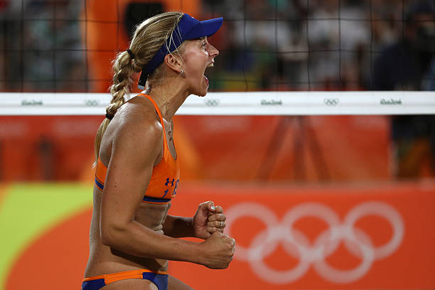 (突出比賽對(duì)學(xué)生非技術(shù)能力培養(yǎng)的作用)