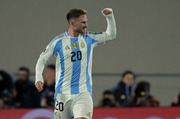 冰島隊世界杯預(yù)選賽關(guān)鍵戰(zhàn)役：那些令人難忘的比賽瞬間